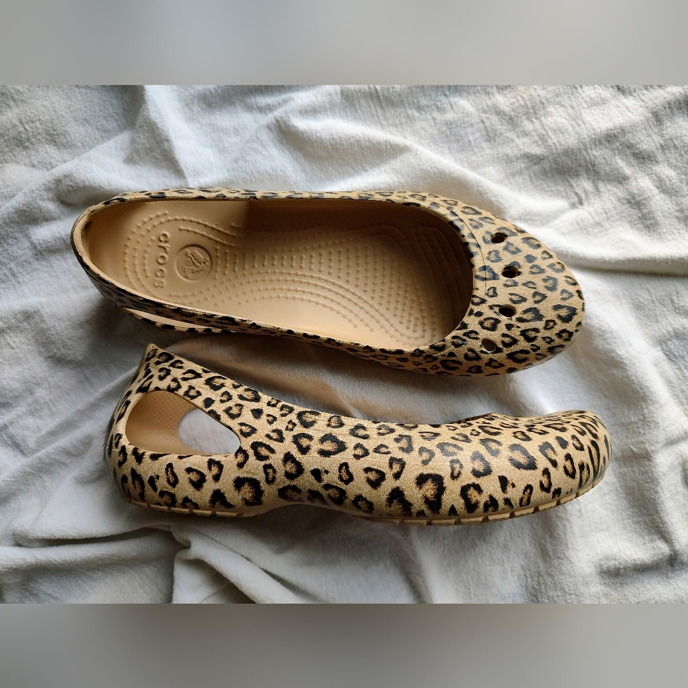 Crocs Kadee Leopard Print Flats 8